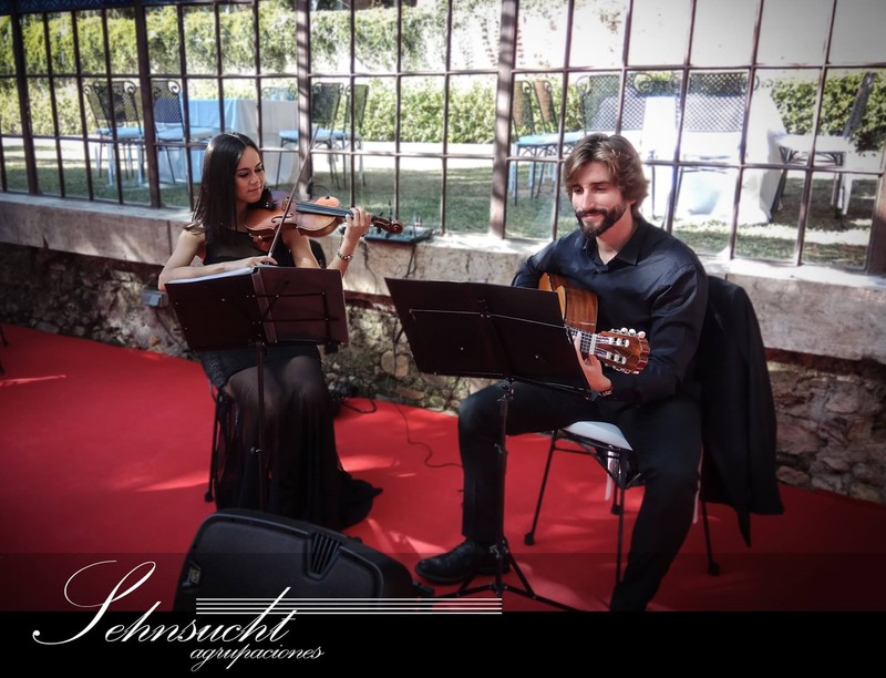 Sehnsucht Agrupaciones presta servicio en la subcategoría de  en 