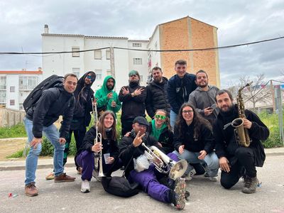 Lo RatSonat presta servicio en la subcategoría de Orquestas, cantantes y grupos en Valencia