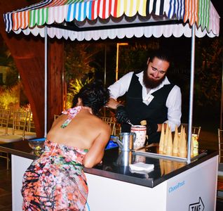 ChocoFruit Fondue presta servicio en la subcategoría de Animadores infantiles en Valencia