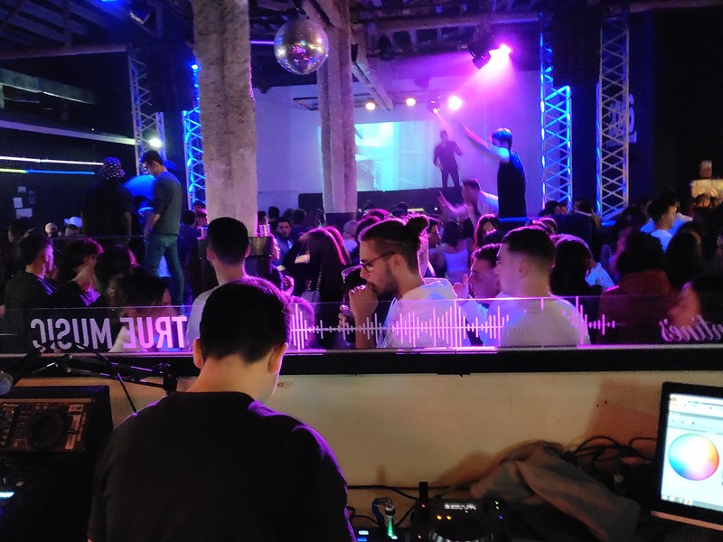 DJ SFER presta servicio en la subcategoría de  en 