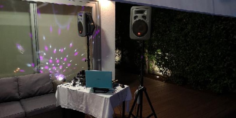 Dj eloy discomovil profesional presta servicio en la subcategoría de  en 