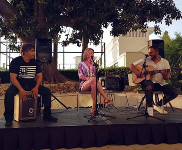 Isra Maldonado presta servicio en la subcategoría de Flamenco y Coros Rocieros en Valencia