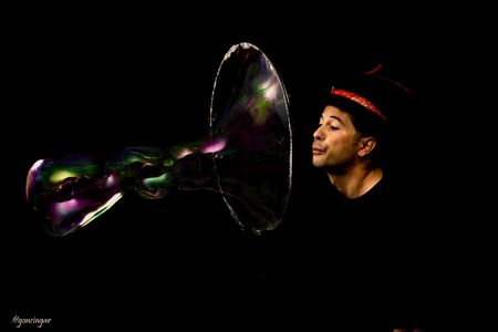 Andres Kó, el mago de las burbujas presta servicio en la subcategoría de Animadores infantiles en Cádiz