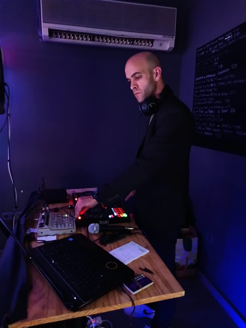 Dj.Korlop presta servicio en la subcategoría de  en 