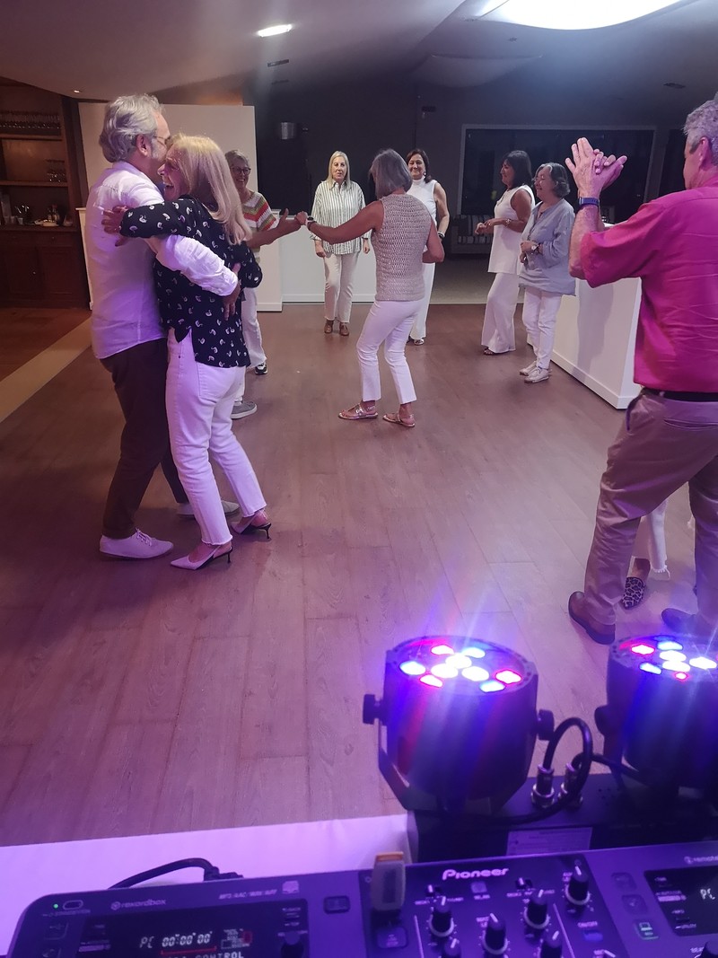 Dj eloy discomovil profesional presta servicio en la subcategoría de  en 