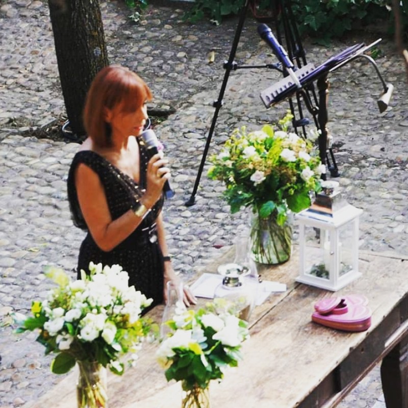 Maestra de Ceremonias presta servicio en la subcategoría de  en 