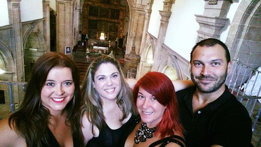 SPIRITUAL presta servicio en la subcategoría de Orquestas, cantantes y grupos en A Coruña