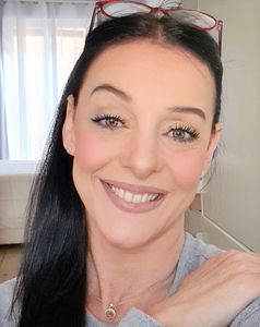 Maestra de Ceremonias presta servicio en la subcategoría de Maestros de Ceremonias, Oficiantes y Presentadores en Madrid