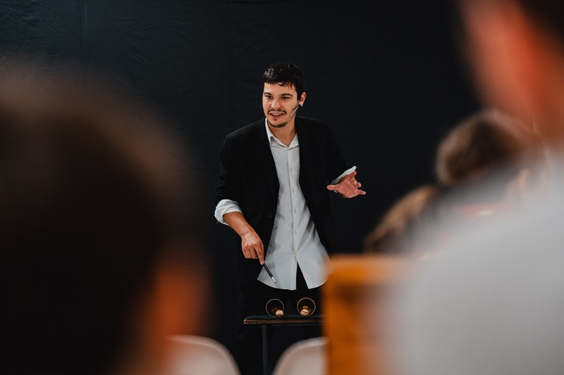 Magia en la Manga presta servicio en la subcategoría de  en 