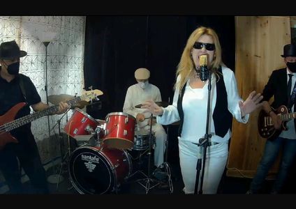 Con G de Morgan presta servicio en la subcategoría de Orquestas, cantantes y grupos en Santa Cruz de Tenerife