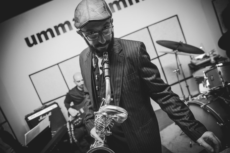 MÚSICO INDEPENDIENTE presta servicio en la subcategoría de  en 