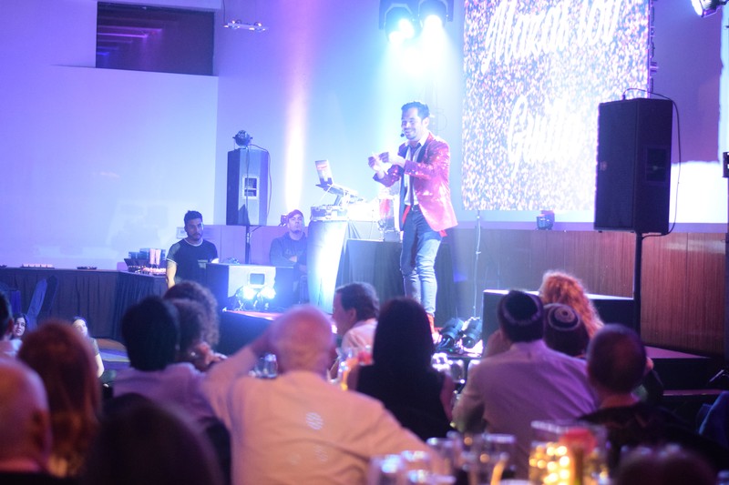 Cristián Flores Mago presta servicio en la subcategoría de  en 