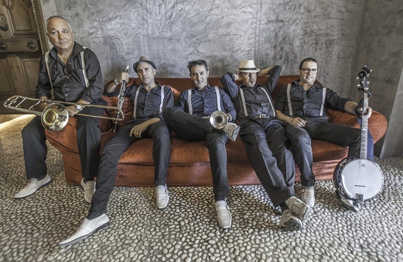 Locomotora Jazz Band presta servicio en la subcategoría de  en 