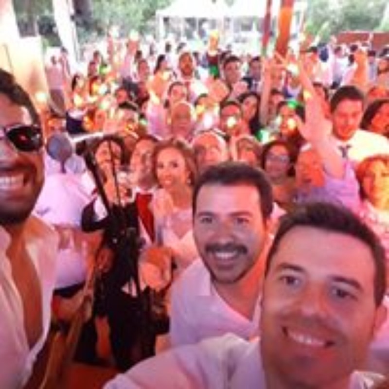 The Flamen Kings (Pop y flamenquito 2 en 1) presta servicio en la subcategoría de  en 