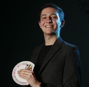 Santi Fernández Ilusionista & Mentalista profesional presta servicio en la subcategoría de Magos en Madrid
