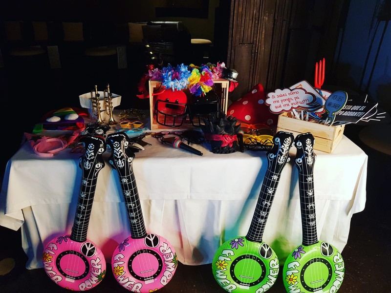 Flash Foto Fotomatón presta servicio en la subcategoría de  en 