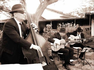 Jazz Años 20 y HOT SWING CLUB presta servicio en la subcategoría de Grupos de Jazz en Madrid