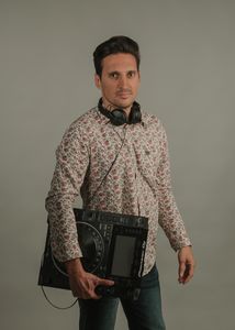 JAVIER AMORES DJ presta servicio en la subcategoría de Djs en Alicante