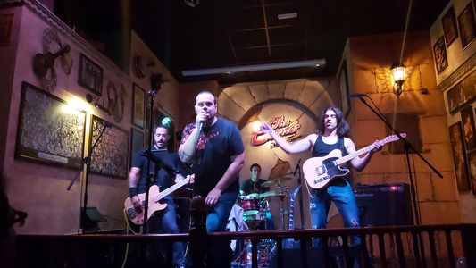 RollBand presta servicio en la subcategoría de Orquestas, cantantes y grupos en Murcia