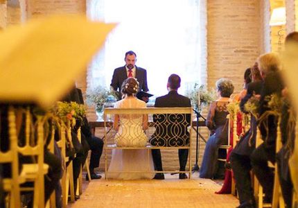 Equalis Maestros de Ceremonia presta servicio en la subcategoría de Maestros de Ceremonias, Oficiantes y Presentadores en Sevilla