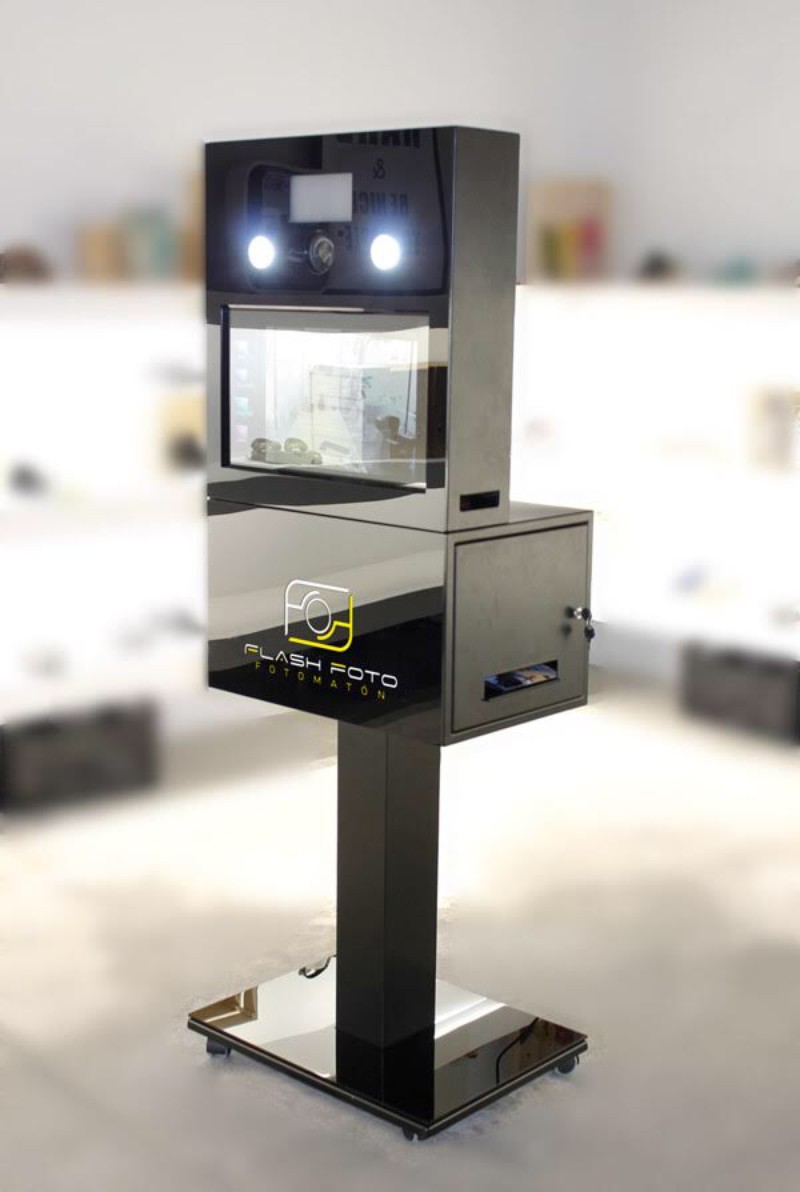 Flash Foto Fotomatón presta servicio en la subcategoría de  en 