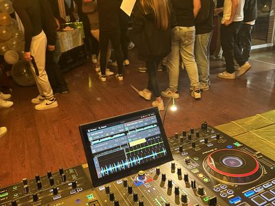 MBAVIC DJ presta servicio en la subcategoría de Djs en Tarragona