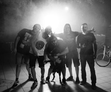 DISCÍPULOS DE TITÁN presta servicio en la subcategoría de Grupos de Rock y Pop en Alicante