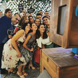 Captura-te Fotomatón presta servicio en la subcategoría de Fotomatón y Photocall en Valencia