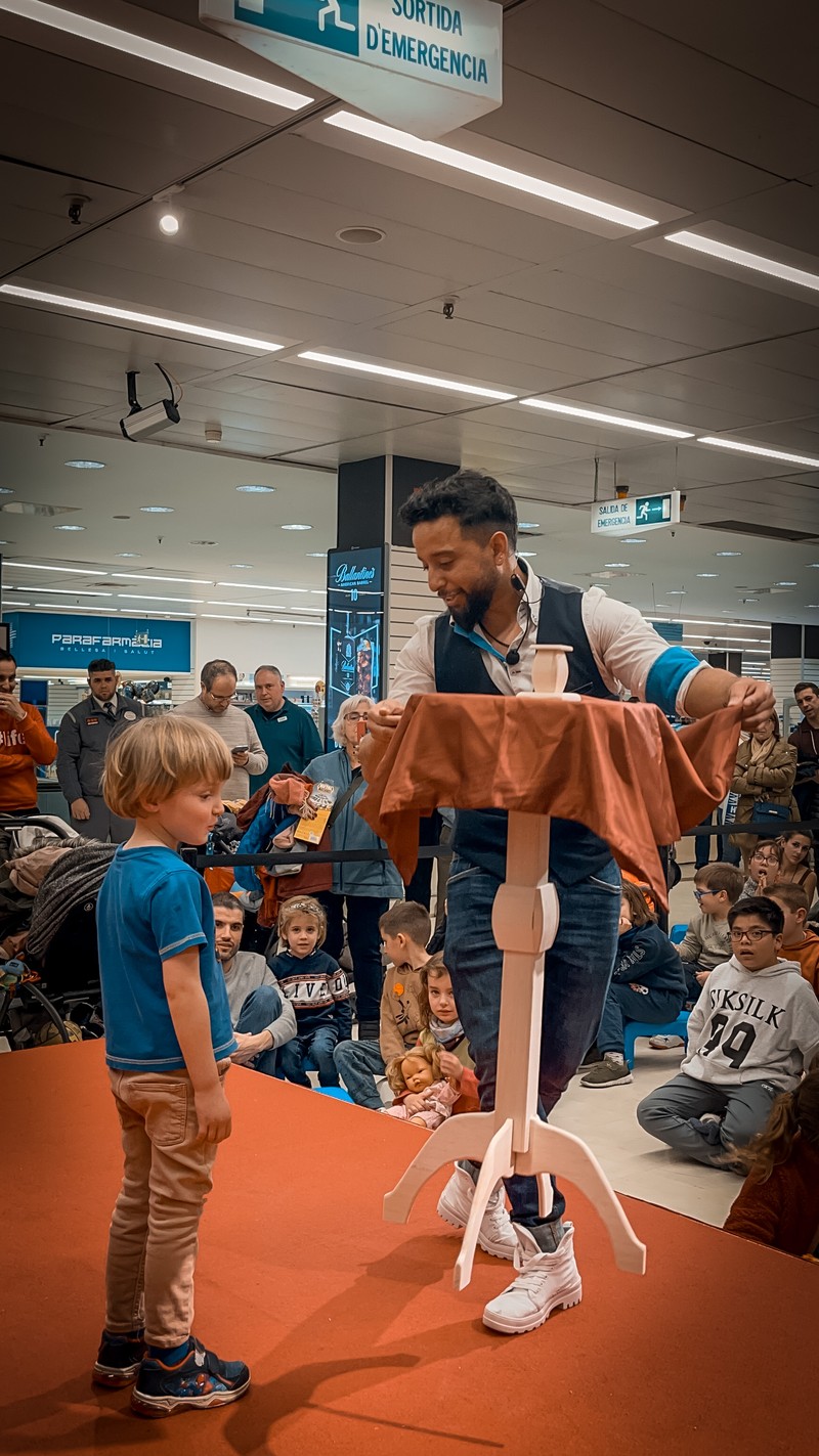 NILO HIDALGO - ILUSIONISTA presta servicio en la subcategoría de  en 