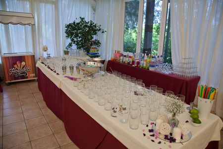 Catering María Antonia presta servicio en la subcategoría de Catering bodas en Sevilla