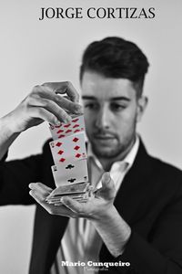 Jorge Cortizas presta servicio en la subcategoría de Magos en A Coruña