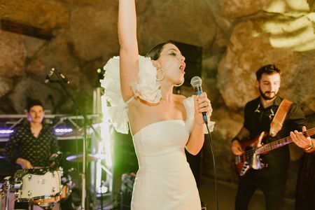 Originalia - Música para bodas y eventos presta servicio en la subcategoría de Grupos de Rock y Pop en Madrid