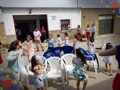 Las payasitas Lula y Lila presta servicio en la subcategoría de Animadores infantiles en Sevilla