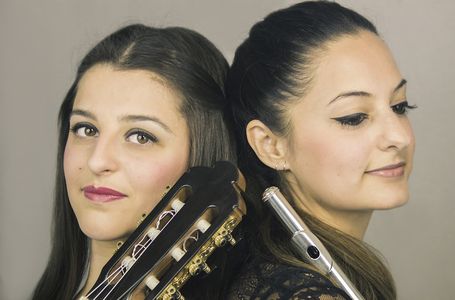 Dúo Caliope presta servicio en la subcategoría de Orquestas, cantantes y grupos en Cádiz