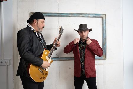 M&M Super Hits presta servicio en la subcategoría de Orquestas, cantantes y grupos en Barcelona