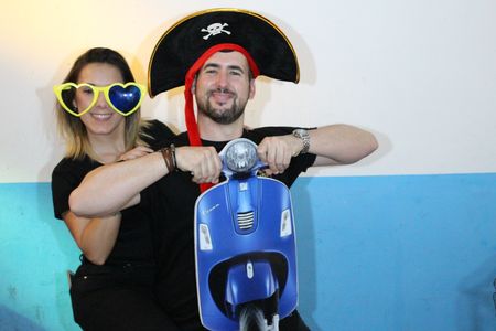 Tufotobox presta servicio en la subcategoría de Fotomatón y Photocall en Alicante