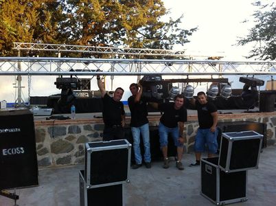 pianista cantante presta servicio en la subcategoría de Orquestas, cantantes y grupos en Toledo