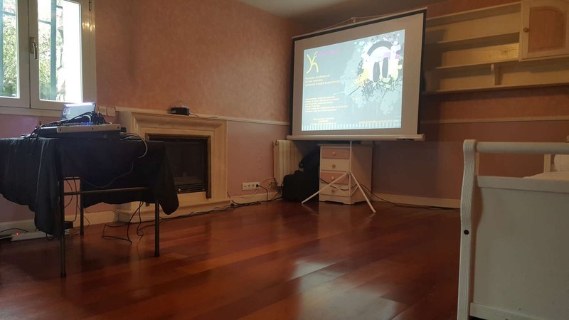 Karaoke Eskandalo presta servicio en la subcategoría de  en 