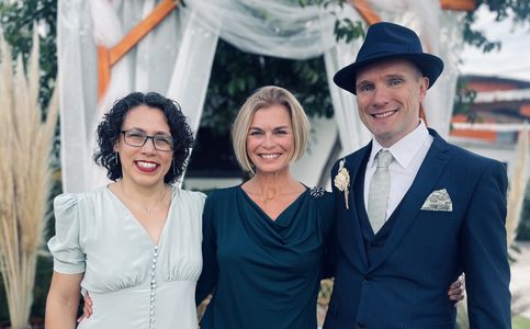 Bibiana Maestra de Ceremonias en CATALÁN, CASTELLANO e INGLÉS presta servicio en la subcategoría de Maestros de Ceremonias, Oficiantes y Presentadores en Barcelona