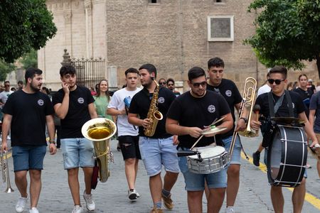 Charanga Los Disonantes  presta servicio en la subcategoría de Orquestas, cantantes y grupos en Sevilla