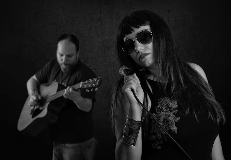 Iker & Ruth Discofagia presta servicio en la subcategoría de  en 