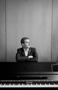 Avalos Music - Amenización musical y DJ para eventos presta servicio en la subcategoría de Djs en Granada