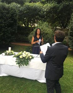 Arimari presta servicio en la subcategoría de Maestros de Ceremonias, Oficiantes y Presentadores en Vizcaya