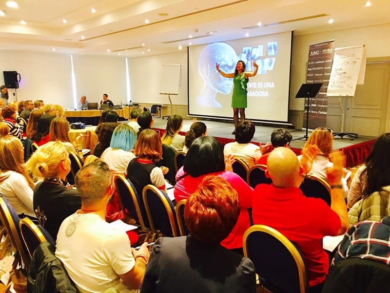 Luxury Training presta servicio en la subcategoría de  en 