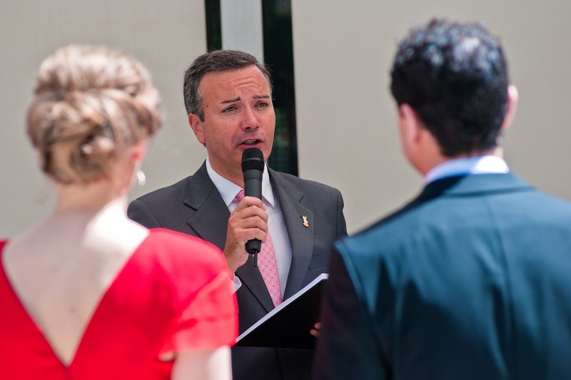 Oficiante Profesional de Bodas Civiles presta servicio en la subcategoría de  en 