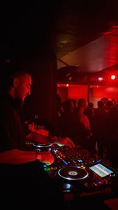 onixrobertdj presta servicio en la subcategoría de Djs en Madrid