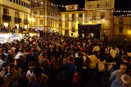 Los Mecánicos presta servicio en la subcategoría de Orquestas, cantantes y grupos en A Coruña