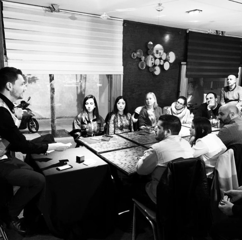 Mago Jordi presta servicio en la subcategoría de  en 