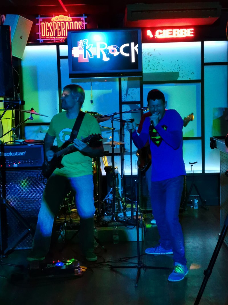 SuperHeRocks presta servicio en la subcategoría de  en 