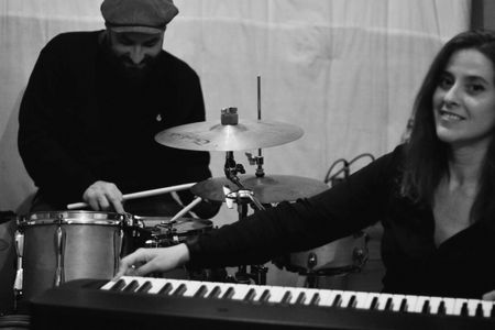 Reitxel O. y Bites! presta servicio en la subcategoría de Orquestas, cantantes y grupos en Vizcaya